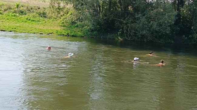 Кишкова паличка на водоймах Луцька: як реагують на заборону купатися люди