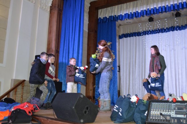 У Ковель з гостинцями для дітей приїхали німецькі благодійники. ФОТО