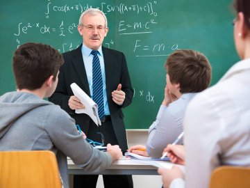 Викладачам університетів підвищили зарплатню