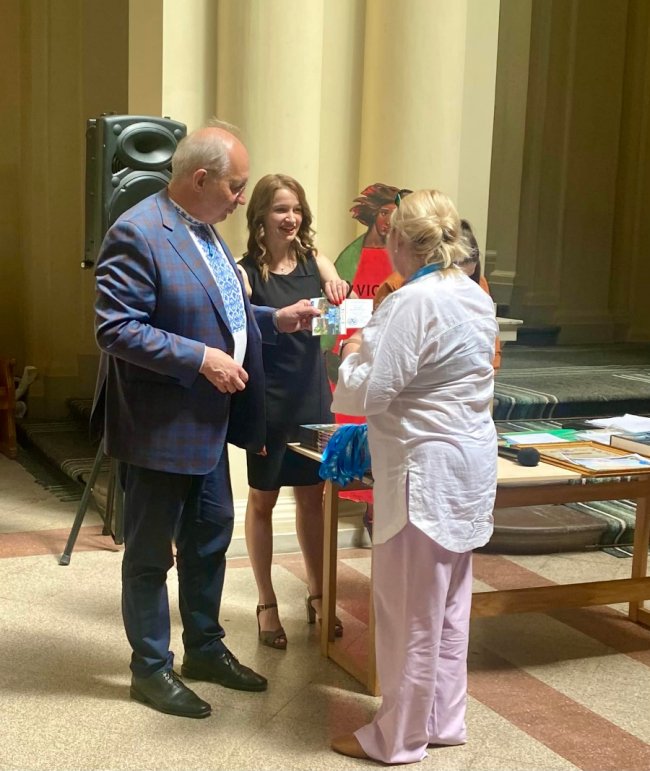 Художниця з Луцька отримала нагороду «Золотий мольберт»