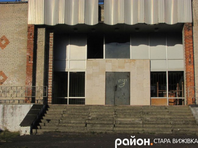 У селищі на Волині колишній кінотеатр перетворюється на руїни. ФОТО