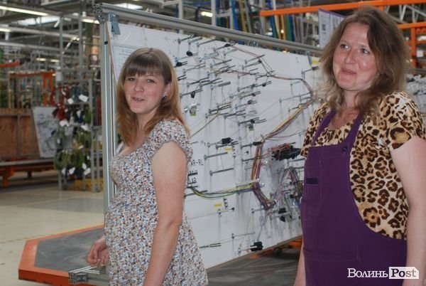 На луцькому заводі переконують: працювати у них не так тяжко, як розказують  