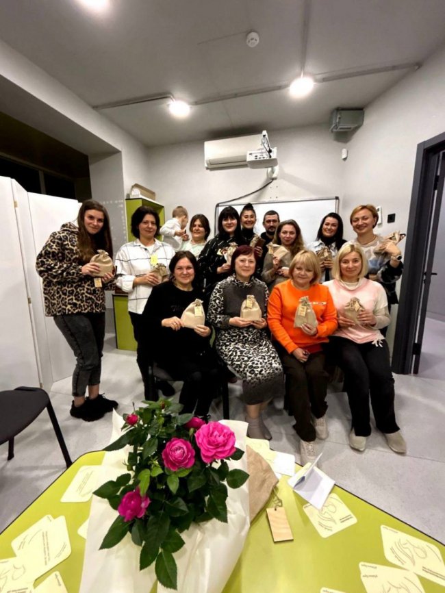 Розібратись у власних емоціях: у Луцьку для батьків дітей з інвалідністю презентували трансформаційну психологічну гру 