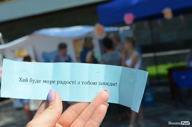 На Театральному майдані лікарі безкоштовно оглядають жінок. ФОТО
