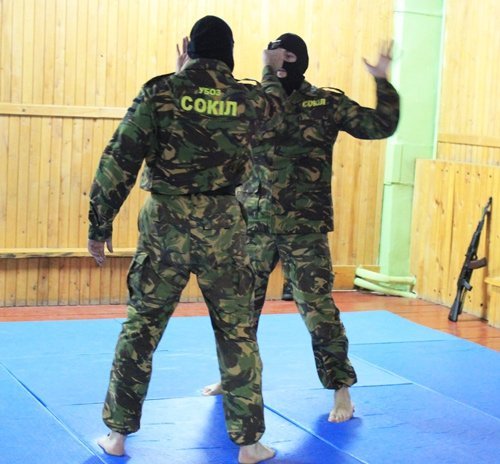 УБОЗівці показали дітям, як лазити по стінах. ФОТО