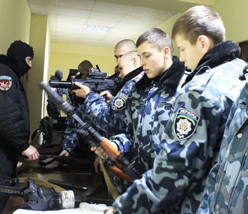 УБОЗівці показали дітям, як лазити по стінах. ФОТО