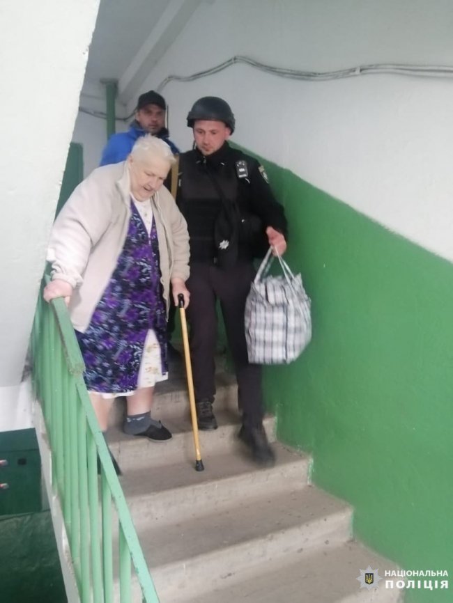 Евакуація на Харківщині: зворушливі і сумні фото