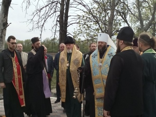 Митрополит Михаїл провів панахиду за загиблими у Волновасі. ФОТО