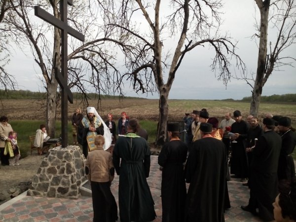 Митрополит Михаїл провів панахиду за загиблими у Волновасі. ФОТО