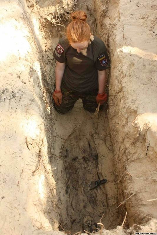 Волинські археологи знайшли поховання з переломами черепа