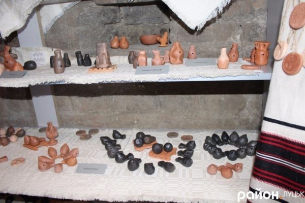 У Луцьку показали багато глиняних свищиків. ФОТО