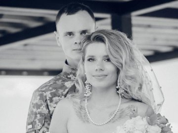 На Волині військовий одружився зі своєю обраницею. ФОТО