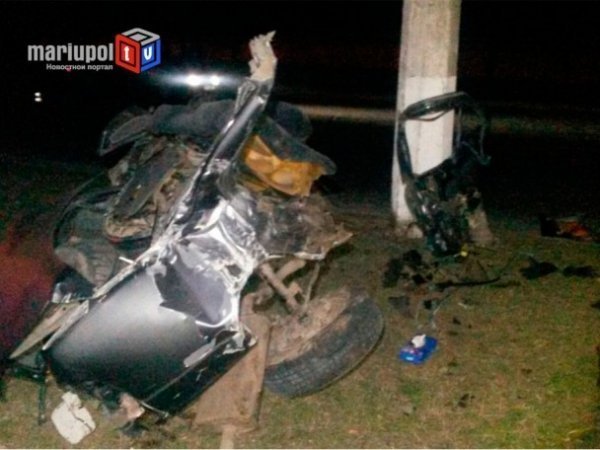 Авто розірвало на частини: аварія із військовими в Маріуполі