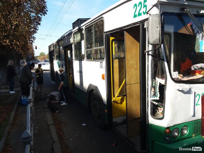 У Луцьку тролейбус збив чоловіка: у потерпілого – серйозна травма голови. ФОТО. ОНОВЛЕНО