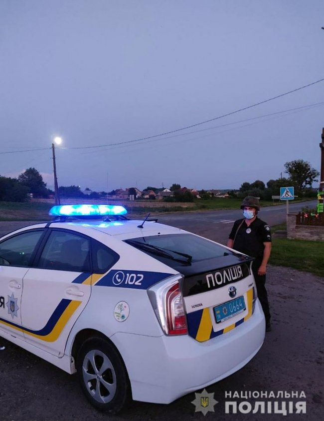 Патрулі в містах та пости на в’їздах: поліція посилила заходи безпеки у дев’яти областях