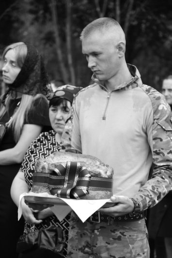 У Луцьку  в останню дорогу провели двох Героїв Віталія Велічка та Антона Бучка. ФОТО