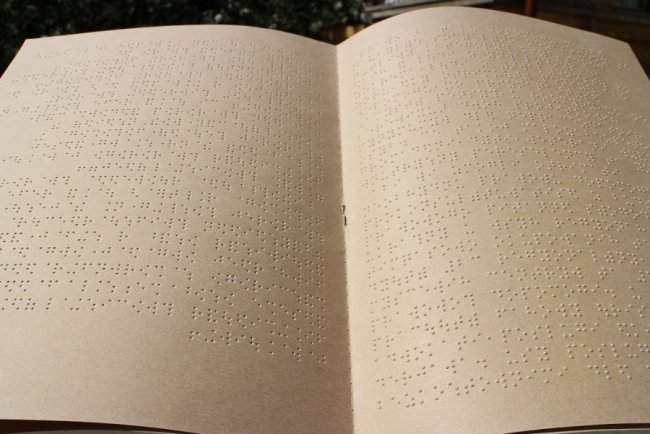 Виготовили посібники про правову допомогу для незрячих волинян