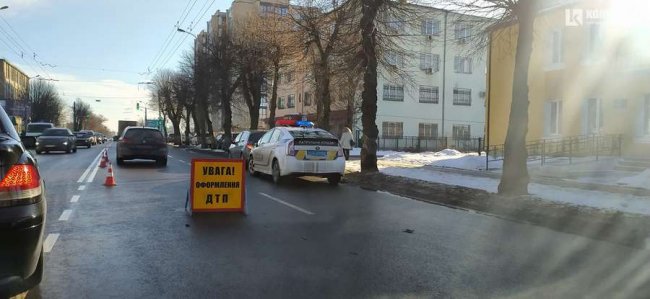 На Ковельській у Луцьку не розминулися дві автівки. ФОТО