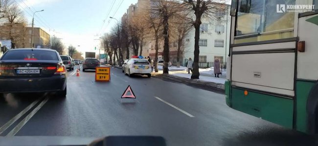 На Ковельській у Луцьку не розминулися дві автівки. ФОТО