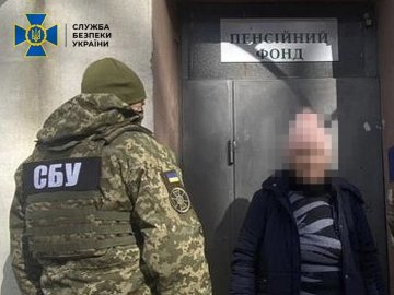 СБУ затримала чиновницю Куп’янської міськради та колишнього «посадовця Херсонського МВС», які підтримували окупантів