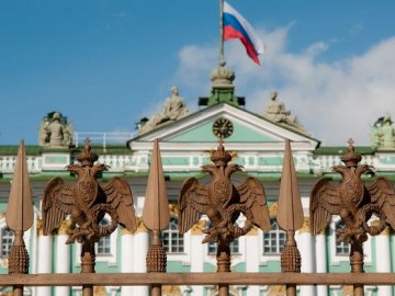 В Україну заборонили в'їзд 60-м дипломатам з Росії