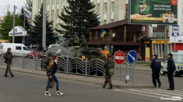 СБУ бореться з «терористами» на Луцькому вокзалі. ФОТО