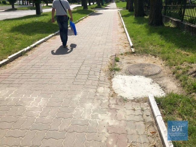 В місті на Волині взялись за впорядкування каналізаційних люків. ФОТО
