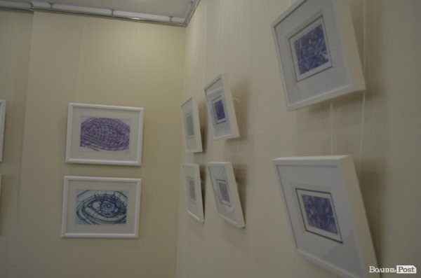 У Луцьку відкрилася виставка картин, які можна «читати» руками. ФОТО