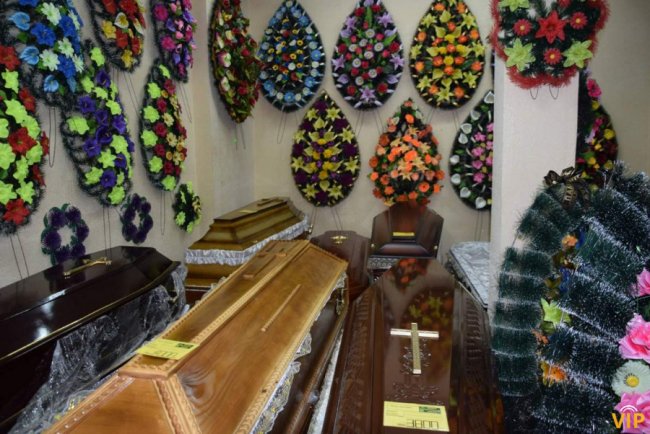 9 пенсій або 4 зарплати: в скільки обійдеться поховання в Луцьку