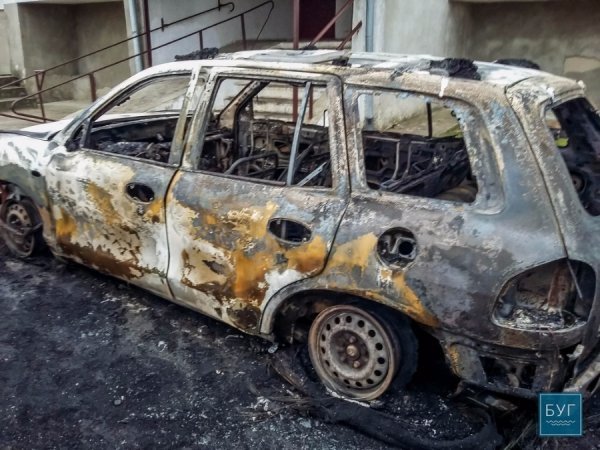 У Нововолинську  згоріли одразу три автомобілі. ФОТО