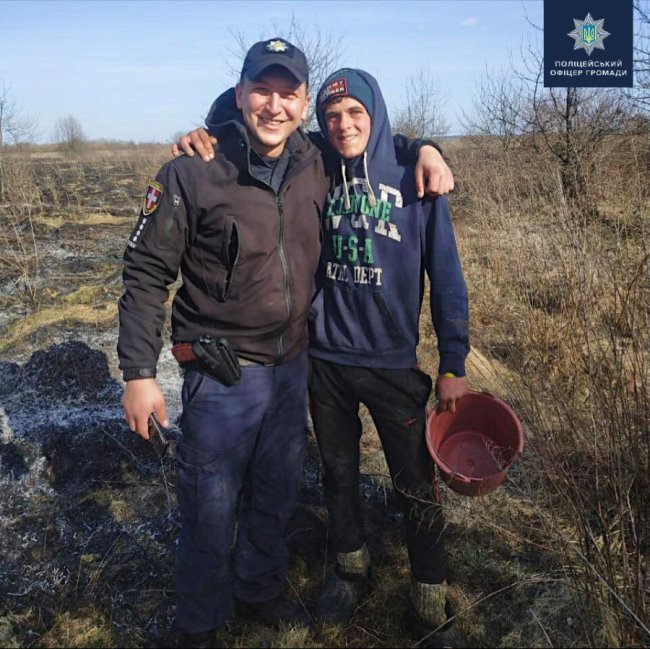 На Волині школяр допоміг копам гасити пожежу. ФОТО