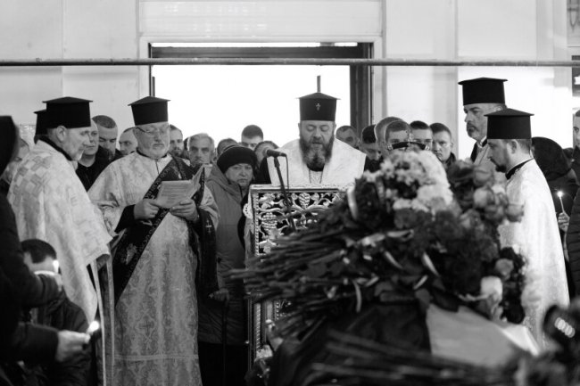 Лучани попрощались із загиблими у війні Героями Русланом Макарчуком та Ігорем Небосьом