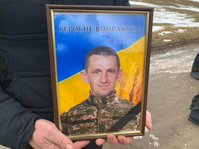 Волиняни навколішки прощалися із Героєм Сергієм Бляхарчуком