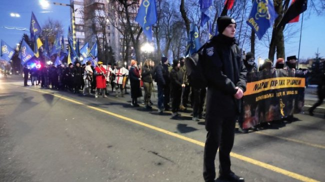 На смолоскипну ходу у Луцьку приїхали гості з різних куточків України. ФОТО