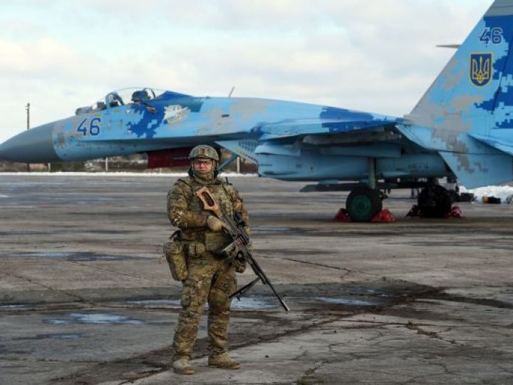 Корупція на аеродромах: суд заарештував топчиновника Повітряних сил