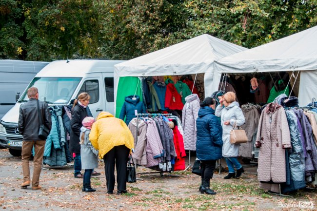 Від білизни до шикарних шуб: у Луцьку – Харківський ярмарок. ФОТО