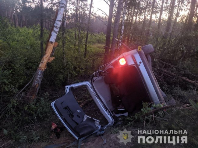 На Рівненщині п'яний водій скоїв смертельну аварію, загинули двоє молодих чоловіків. ФОТО
