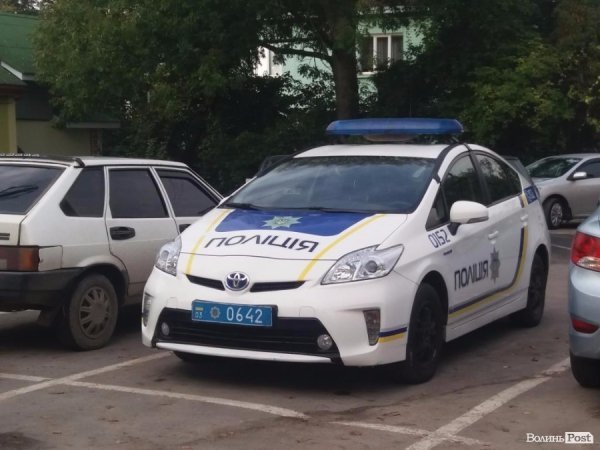 Лучанам показали евакуатор, який забиратиме неправильно припарковані машини. ФОТО