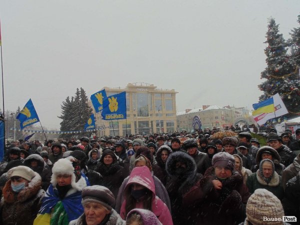 Віче на луцькому Євромайдані. ФОТО