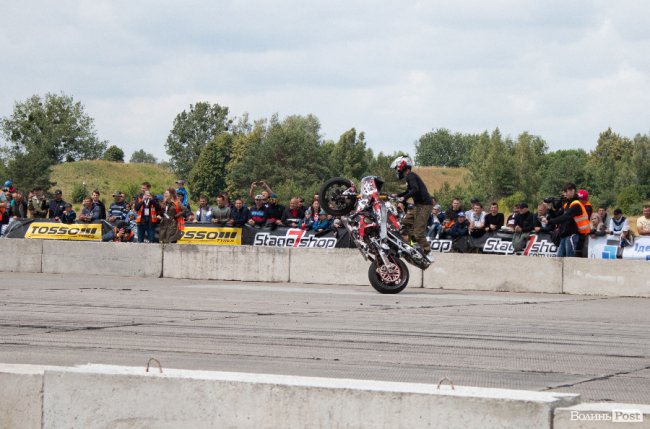 У Луцьку відбулися видовищні авто- і мотогонки. ФОТОРЕПОРТАЖ