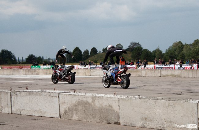 У Луцьку відбулися видовищні авто- і мотогонки. ФОТОРЕПОРТАЖ