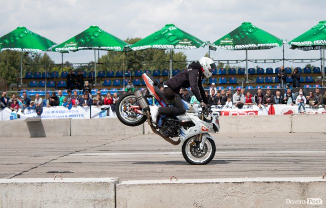 У Луцьку відбулися видовищні авто- і мотогонки. ФОТОРЕПОРТАЖ