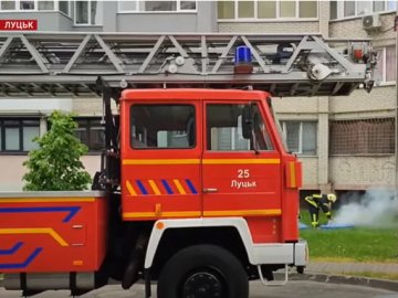 У Луцьку через куріння в ліжку загорілася квартира. ВІДЕО