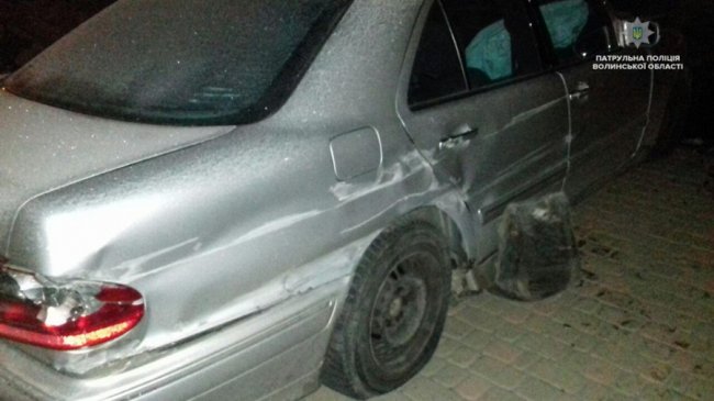 В'їхав у паркан: п'яний волинянин розтрощив свій автомобіль. ФОТО. ВІДЕО