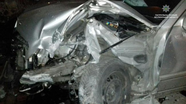 В'їхав у паркан: п'яний волинянин розтрощив свій автомобіль. ФОТО. ВІДЕО