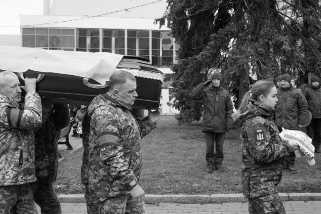 У Луцькій громаді попрощалися із захисниками України Артемом Одінцовим та Олександром Бортніком