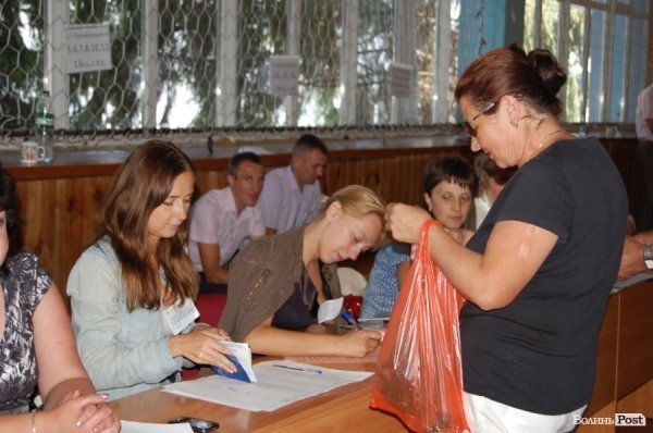 Вибори у Луцьку йдуть «повним ходом». ФОТО 