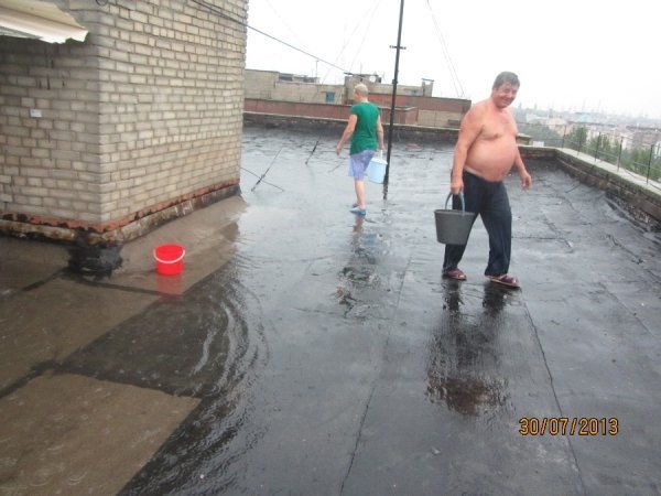 Як луцьку дев'ятиповерхівку рятували від потопу. ФОТО