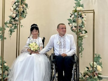 На Волині одружилися відомі спортсмени та активісти з інвалідністю. ФОТО