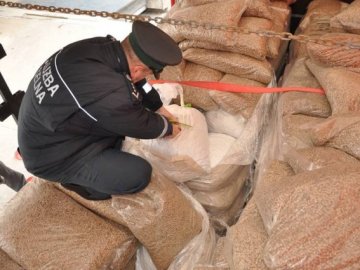 Волинянин, який пропустив через кордон 1,5 тонни контрабандного бурштину, став начальником митниці  у Тернополі